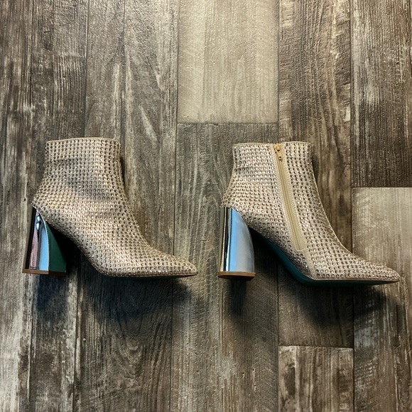 Brand New Betsy Johnson Elegant Crystal-Embellished Ankle Boots Size 9.5 - Picture 13 of 16